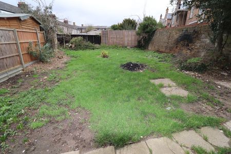 Springfield Road - Chelmsford - Photo 2