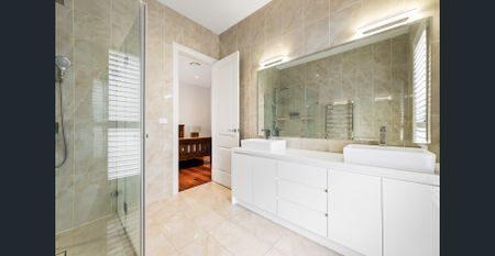 Luxurious Sophistication House at Camberwell - Photo 5