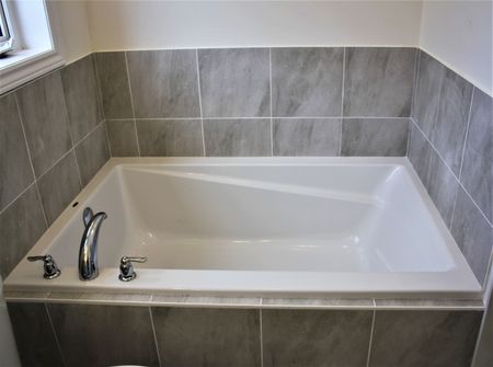 For Lease - 6 Hillcroft Way, Kawartha Lakes, Ontario - Photo 4