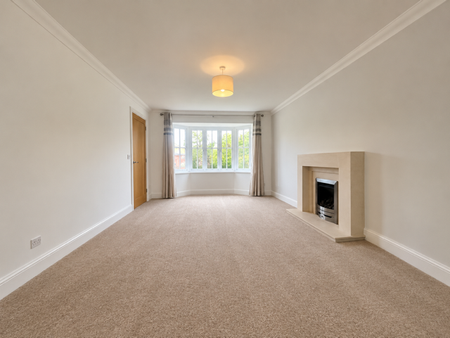 4 bedroom detached house to rent - Photo 4