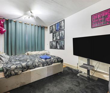 Winstanley Estate, London, SW11 2EW - Photo 3