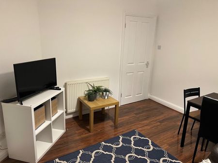 3 Bed Terraced House, Norbury Court Road, SW16 - Photo 4