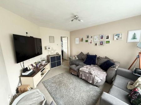 3 bedroom semi-detached house to rent - Photo 4