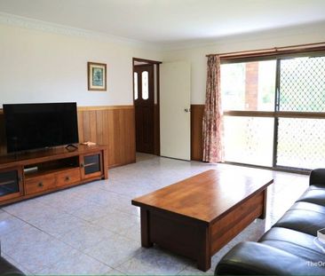 Furnished 4 bedrooms walking to school and shopping centre - Photo 2