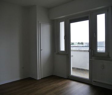 ﻿Schöne 2-Zimmer-Wohnung mit Tageslichtbad und Balkon im Limes-Quar... - Photo 1