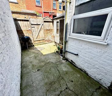 2 bedroom terraced house to rent - Photo 2