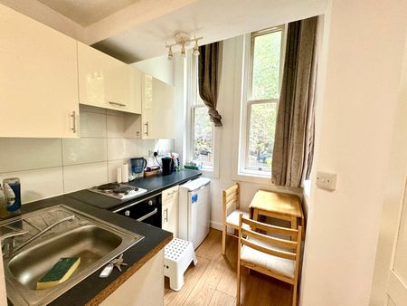 Fitzjohns Ave, Hampstead, London, NW3 - Photo 3