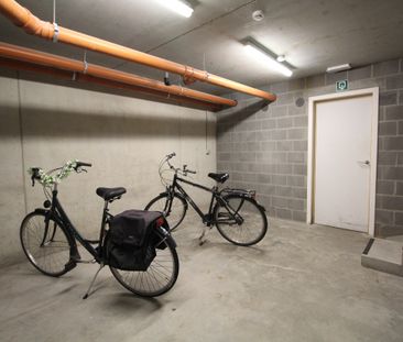 Modern 2 slaapkamer appartement met staanplaats in centrum - Photo 2