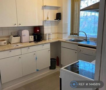 1 bedroom in a flat share to rent - Photo 1