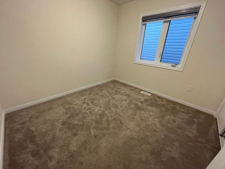 For Lease - 7 Esther Crescent, Thorold, Ontario - Photo 3