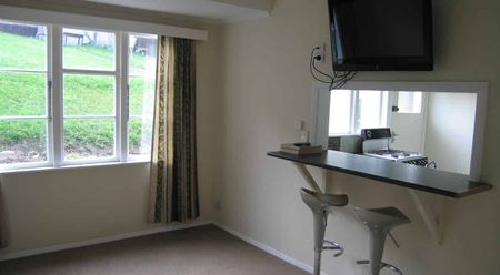 Spacious Family Home - Photo 3