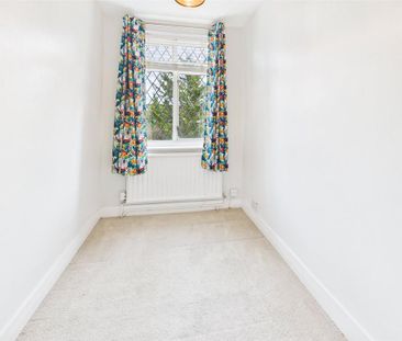 4 bedroom end of terrace house to rent - Photo 5