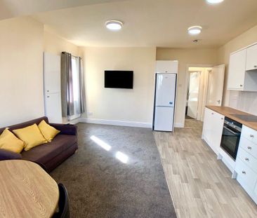 3 bedroom flat to rent - Photo 1