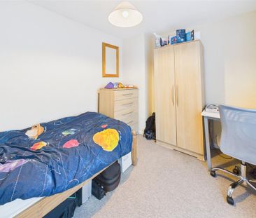 4 bedroom terraced house to rent - Photo 5