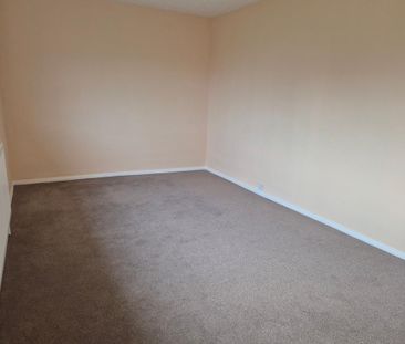 2 bedroom end of terrace house to rent - Photo 4