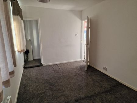 2 Bed Semi-Detached House, Belle Isle Road, LS10 - Photo 4