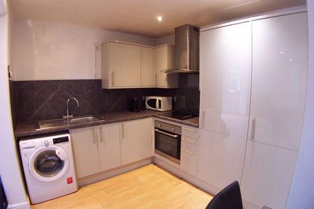 3 bedroom apartment to rent - Photo 4