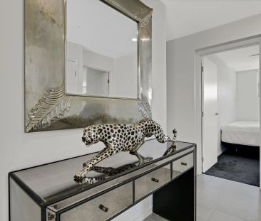 Furnished 3-Bedroom, 2-Bathroom Apartment with River Views – Top Fl... - Photo 1