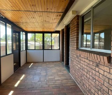 Neat & Tidy 3 Bedroom House! Close To Blacktown CBD - Photo 5