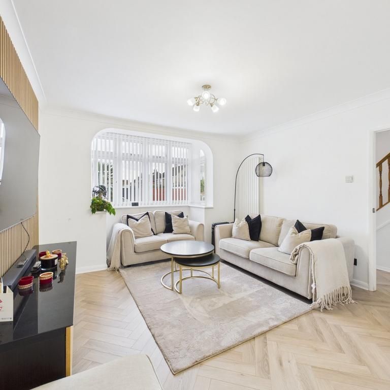 3 bedroom semi-detached house to rent - Photo 1