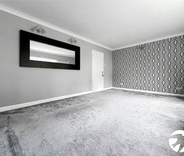 3 bedroom end of terrace house to rent - Photo 2
