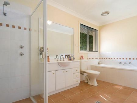 LARGE 2 STOREY FAMILY HOME - Photo 5