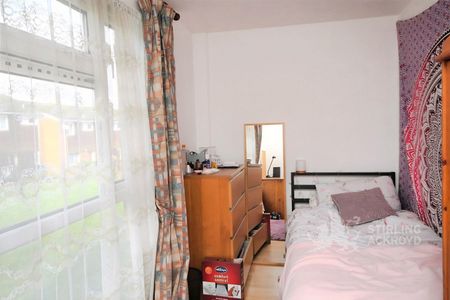 Park Barn Drive, Guildford, Surrey, GU2 8EX - Photo 4