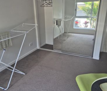 Lawnton - Photo 1