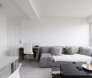 1 Bed Flat, Wandsworth Road, SW8 - Photo 2