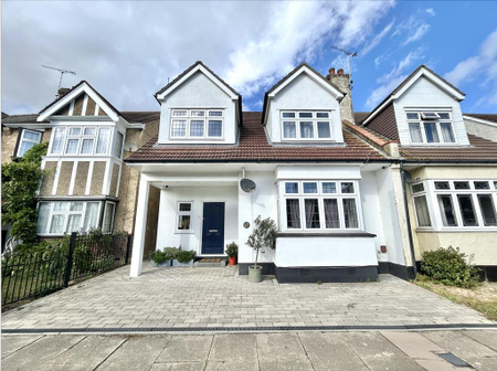 4 bedroom semi-detached house to rent - Photo 2