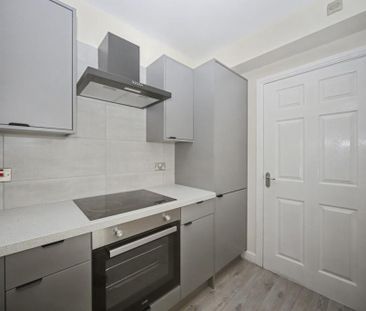 2 bedroom block of apartments to rent - Photo 6