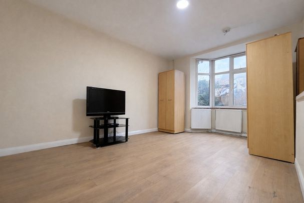 Modern 4 Bedroom Flat To Let - HP11 - Photo 1