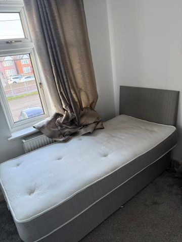 Room in a Shared House, Narborough Road South, LE3 - Photo 3