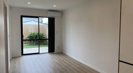 FIRST WEEKS RENT IS FREE!! Modern family home - Photo 4