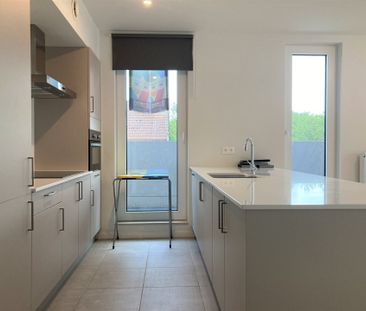 Appartement met 3 slaapkamers, terras en autostaanplaats in Emblem! - Photo 4