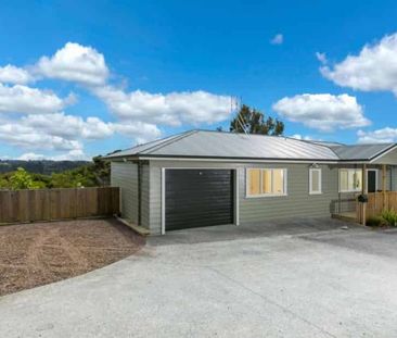 Charming 3-Bedroom Family Home in Sought-After Greenhithe Location - Photo 2