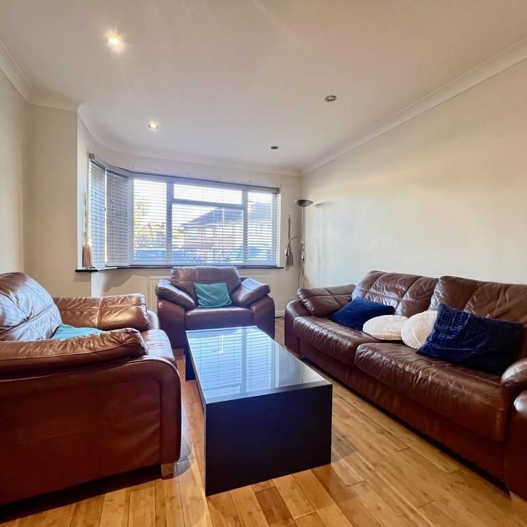 3 bedroom semi-detached house to rent - Photo 1