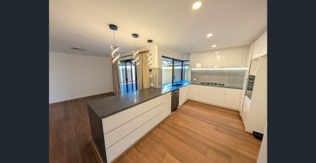 Beautifully presented Large 4x2 Family Home! - Photo 3