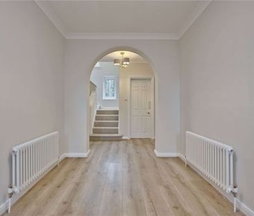 Charming detached family home situated at the end of a sought after... - Photo 2