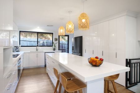 Luxury Living in Sought-After Kiama Heights - Photo 4