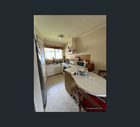 3/98 South Valley Road, Highton, Vic 3216 - Photo 2