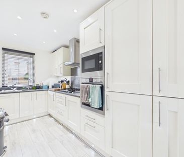 3 bedroom House in Brambling Way, Maidenhead - Photo 4