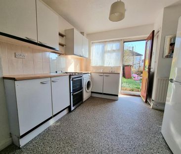 3 bedroom terraced house to rent - Photo 6
