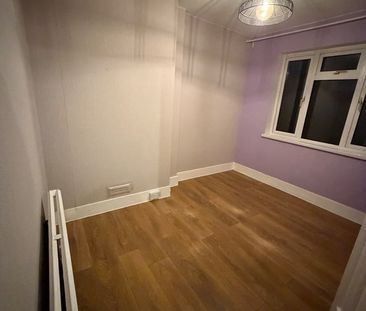 2 Bed Terraced House, Dalton Avenue, CR4 - Photo 4