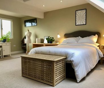 Large peaceful ensuite attic room with kingsize Loaf bed - Photo 4