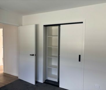 NEAR-NEW CONTEMPORARY LIVING - Photo 2