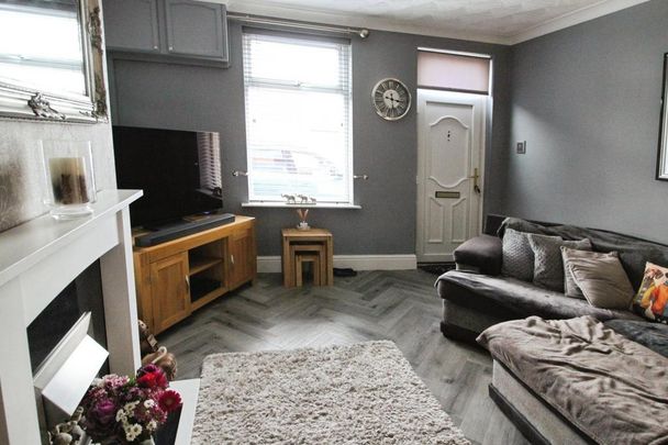 2 bedroom terraced house to rent - Photo 1