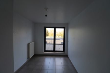 Een appartement op de 1ste verdieping met 2 slaapkamers, terras en garage. - Photo 5