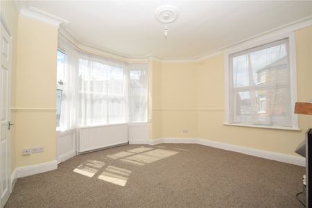 2 bed maisonette to rent in James Street, Scarborough, YO12 - Photo 3