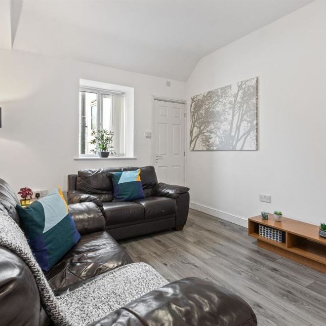 North Lane, Headingley, LS6 3HU - Photo 1